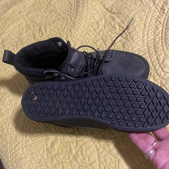 Black Vans with leather laces - Picture 3 of 7